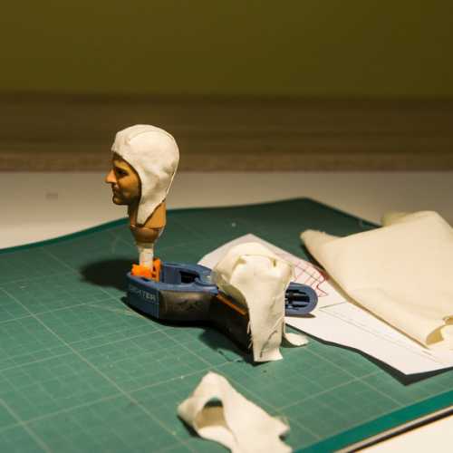 Fabrication de la cagoule pour la figurine au 1/6 (pilote de la FIAT 806)
