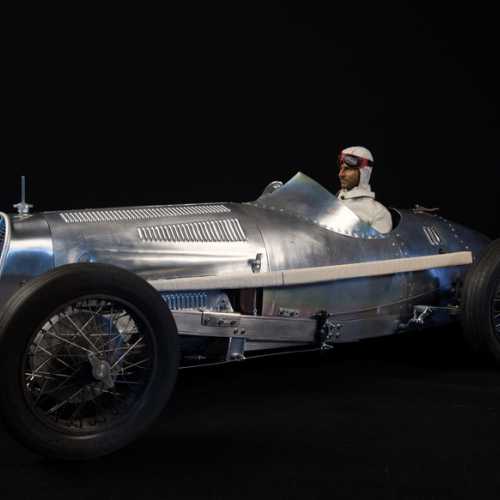 Voiture de course Fiat 806