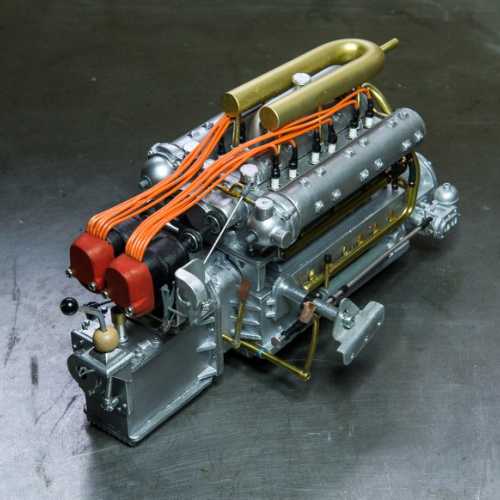 Maquette du moteur de la Fiat 806 Grand Prix.