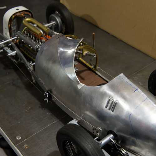 Fabrication et mise en place du déflecteur d'air Fiat 806 Grand Prix 1927