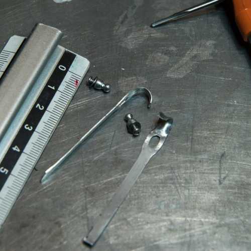 Attaches capot moteur FIAT 806 Grand Prix