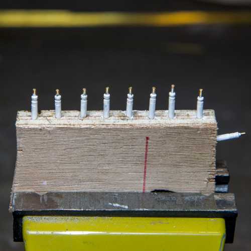 Peinture blanche pour imiter l'isolant céramique.