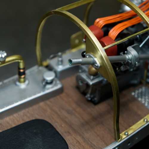 Platine support colonne de direction de la FIAT 806 Grand Prix.