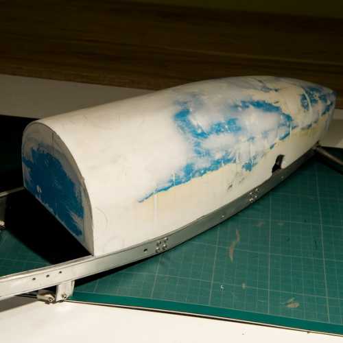 Réalisation du master de la carrosserie de la Fiat 806. Ensuite réalisation du moule en polyester et tirage de la carrosserie en polyester.