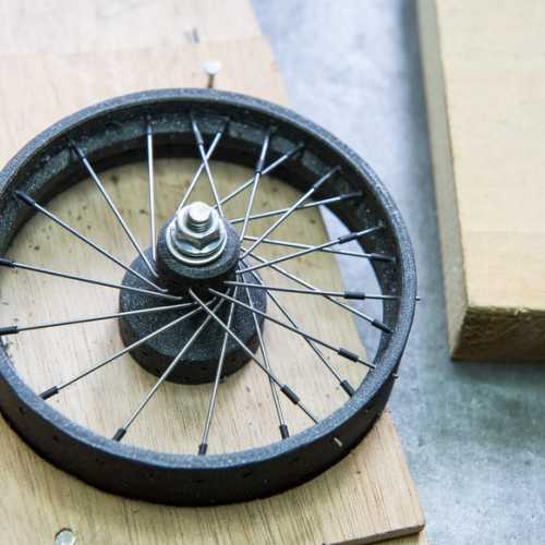 Fabrication des roues à rayons de la maquette de la Fiat 806 grand prix